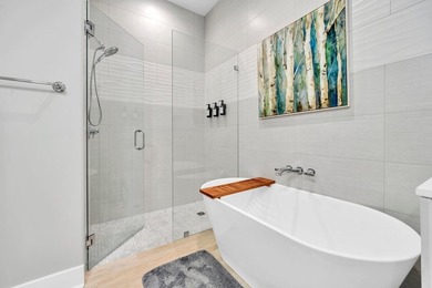Experience coastal luxury in this fully furnished 2-story Villa - photo 22