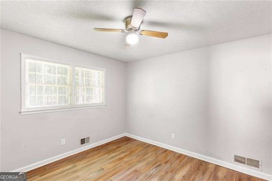 This inviting all-brick ranch offers comfortable one-level - photo 23