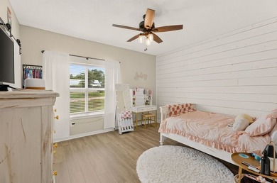 Welcome to this thoughtfully designed and well-maintained - photo 23