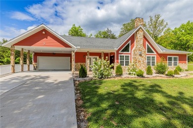 Built in 2021, this 3BR, 2.5BA home features an open, split - photo 1
