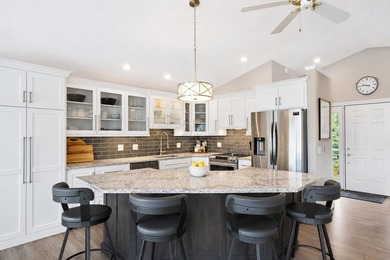 NEW LISTING! Welcome to 401 Lakeview Heights Drive, an Apple - photo 17