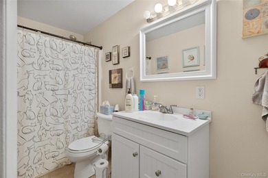 Beautifully maintained and custom-built 3,204 sq. ft - photo 20