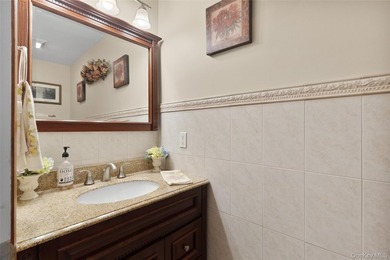 Beautifully maintained and custom-built 3,204 sq. ft - photo 22