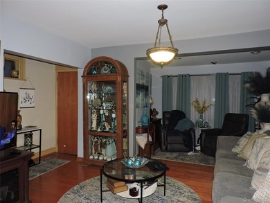 Well maintain three-bedroom house with a full finish attic as a - photo 3