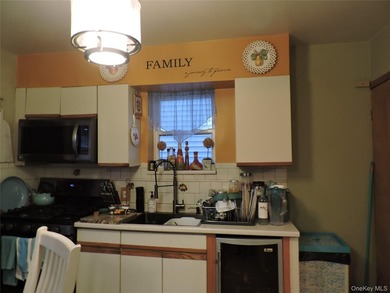 Well maintain three-bedroom house with a full finish attic as a - photo 10