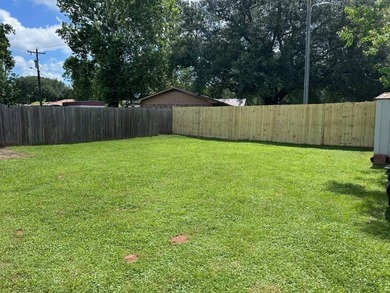 Lovely patio home in Melrose Estate. There are two bedrooms and - photo 14