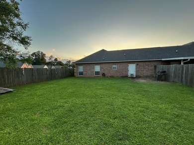 Lovely patio home in Melrose Estate. There are two bedrooms and - photo 15