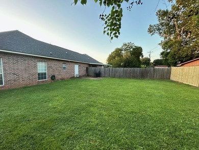 Lovely patio home in Melrose Estate. There are two bedrooms and - photo 16
