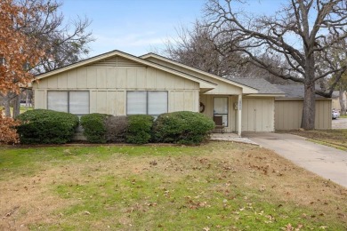 Lake Townhome/Townhouse For Sale in Granbury, Texas