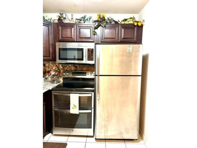 Immaculate second floor, partially furnished, one bedroom one - photo 7