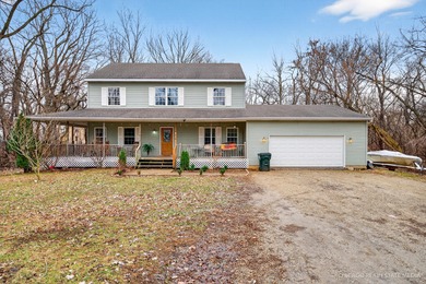 Stunning custom-built home on 1.42 private acres in Ingleside - photo 2