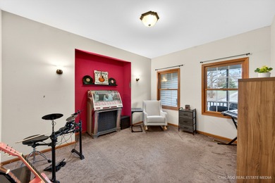 Stunning custom-built home on 1.42 private acres in Ingleside - photo 8
