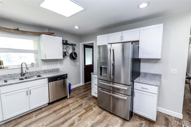 Welcome home to this beautifully remodeled 4-bedroom, 2-bath - photo 12