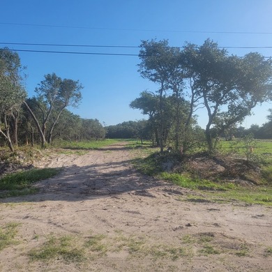 Oversized lot (over 9000sf) for your new home! Water Well and - photo 2