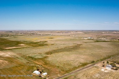 Amazing potential with a close proximity to town, the property - photo 2