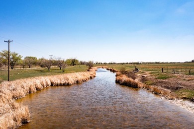 Amazing potential with a close proximity to town, the property - photo 7
