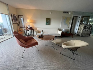 Quiet north beach area of Collins, on the ocean. Building has