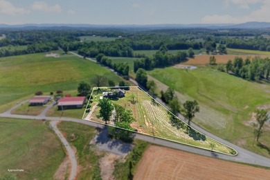 Nestled in the rolling hills of Tennessee, this historic cabin - photo 2