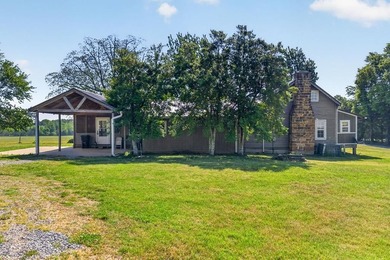 Nestled in the rolling hills of Tennessee, this historic cabin - photo 4