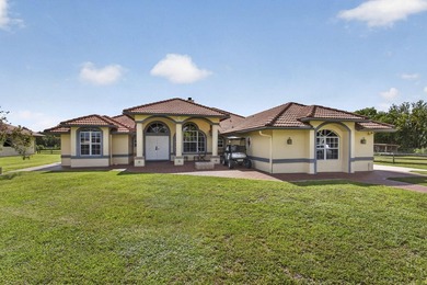 This lovely house sits on 5 aces in the tranquil equestrian - photo 2