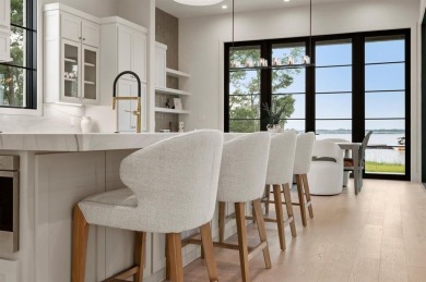 Just over an hour from Dallas, this stunning five-bedroom - photo 13