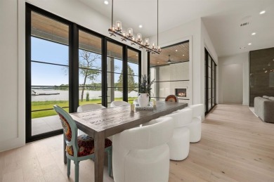 Just over an hour from Dallas, this stunning five-bedroom - photo 16