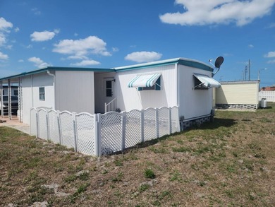 Welcome to this adorable manufactured home in desirable 4 - photo 16