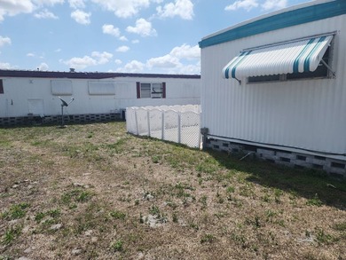 Welcome to this adorable manufactured home in desirable 4 - photo 18