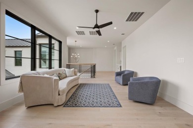 Just over an hour from Dallas, this stunning five-bedroom - photo 21