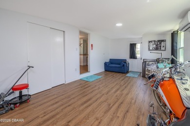 Welcome to your waterfront paradise! This charming 3-bedroom, 1 - photo 22