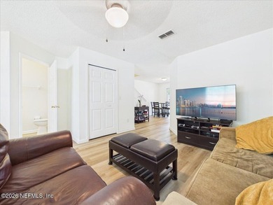 Three bedroom, two and a half bath home in desirable Mandarin - photo 2