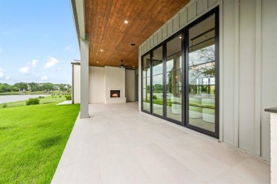 Just over an hour from Dallas, this stunning five-bedroom - photo 24