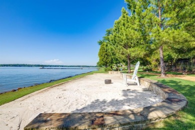 Just over an hour from Dallas, this stunning five-bedroom - photo 33