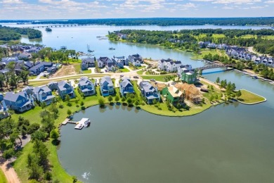 Just over an hour from Dallas, this stunning five-bedroom - photo 40