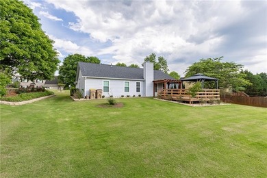 Beautifully updated 3-bedroom, 2-bath ranch nestled on a private - photo 41