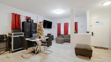 Charming Legal 2Family Home in the heart of Rosedale! Welcome to - photo 4