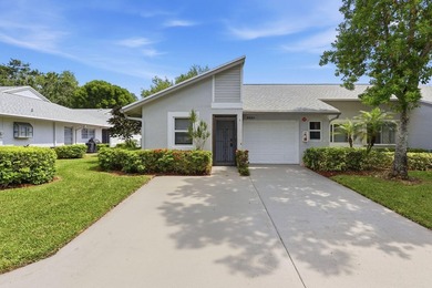 Nice 2/2 Corner Unit Villa w/ a new roof and has a 1 Car garage - photo 2