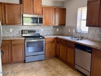 2-Story 5 Bed 3.5 Bath Single family home. Located in Dunns - photo 3