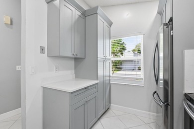 Nice 2/2 Corner Unit Villa w/ a new roof and has a 1 Car garage - photo 4