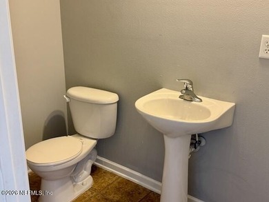 2-Story 5 Bed 3.5 Bath Single family home. Located in Dunns - photo 8