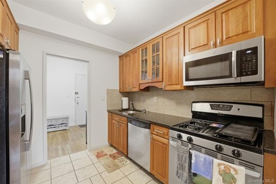 Beautiful and spacious one bedroom (PLUS BONUS ROOM) in the - photo 12