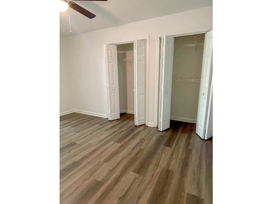 Beautifully renovated condo located in the desirable Holiday - photo 12