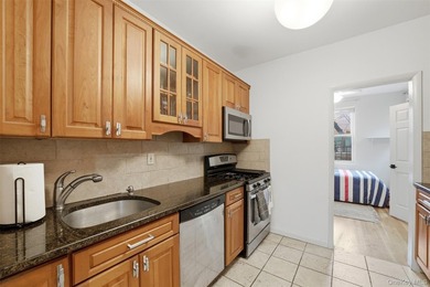 Beautiful and spacious one bedroom (PLUS BONUS ROOM) in the - photo 13