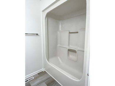 Beautifully renovated condo located in the desirable Holiday - photo 14