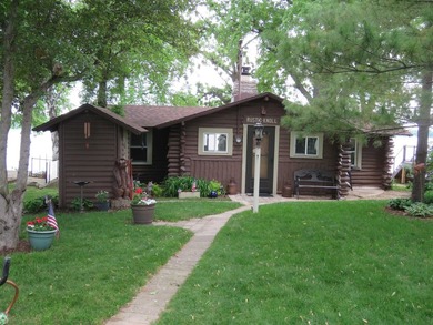 1930's original 3 season log cabin situated on 50' of prime Fox - photo 17