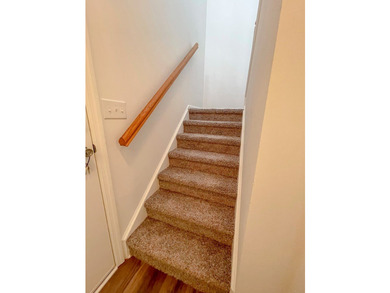 Beautifully renovated condo located in the desirable Holiday - photo 18