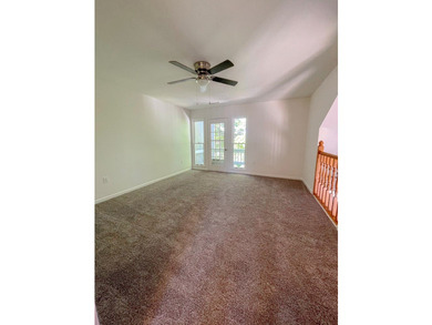 Beautifully renovated condo located in the desirable Holiday - photo 21
