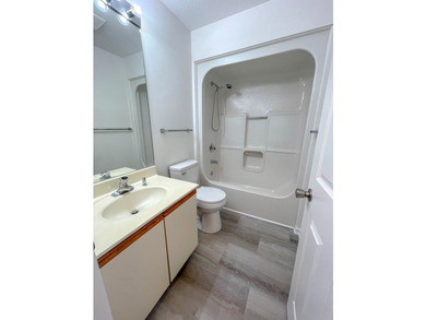 Beautifully renovated condo located in the desirable Holiday - photo 24