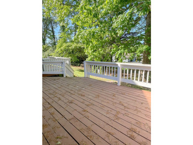 Beautifully renovated condo located in the desirable Holiday - photo 29