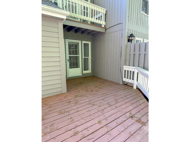 Beautifully renovated condo located in the desirable Holiday - photo 30